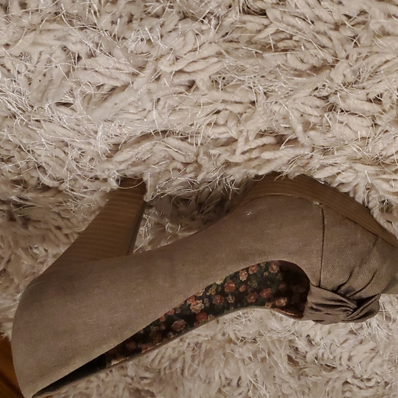 Heels - Picture 5 of 6